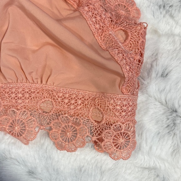 No boundaries Lace Bralette in Peach medium - Picture 2 of 5